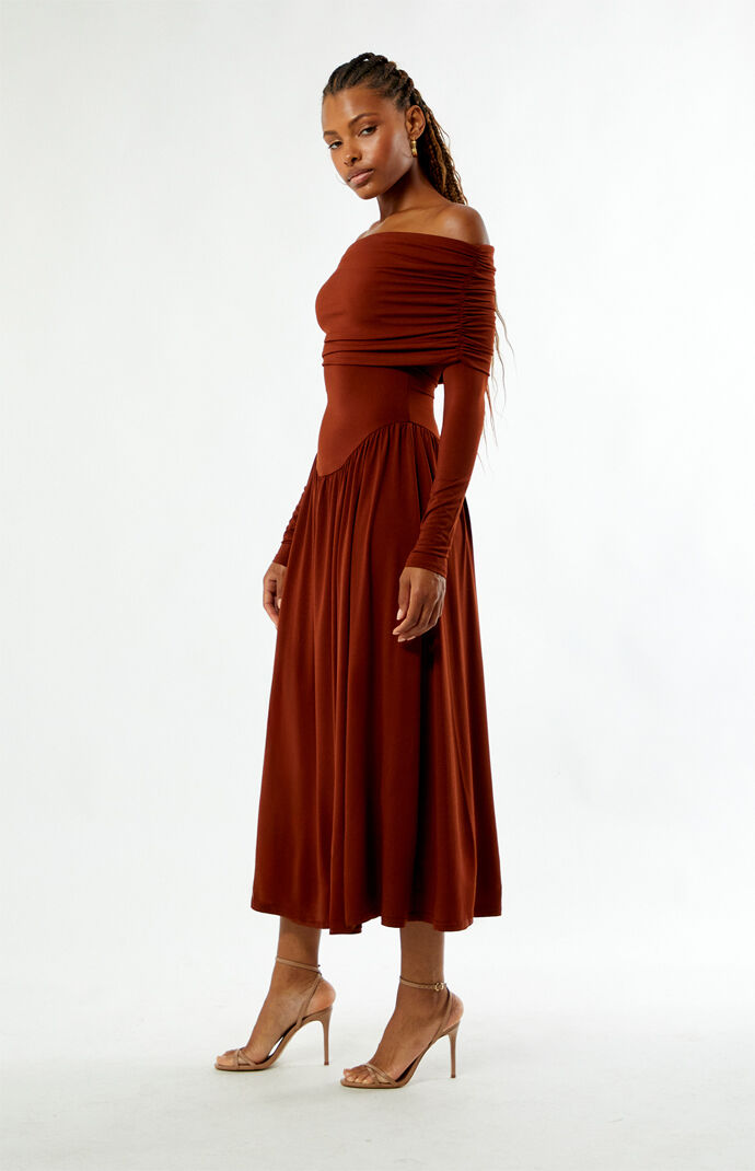 WEWOREWHAT Off-The-Shoulder Ruched Midi Dress